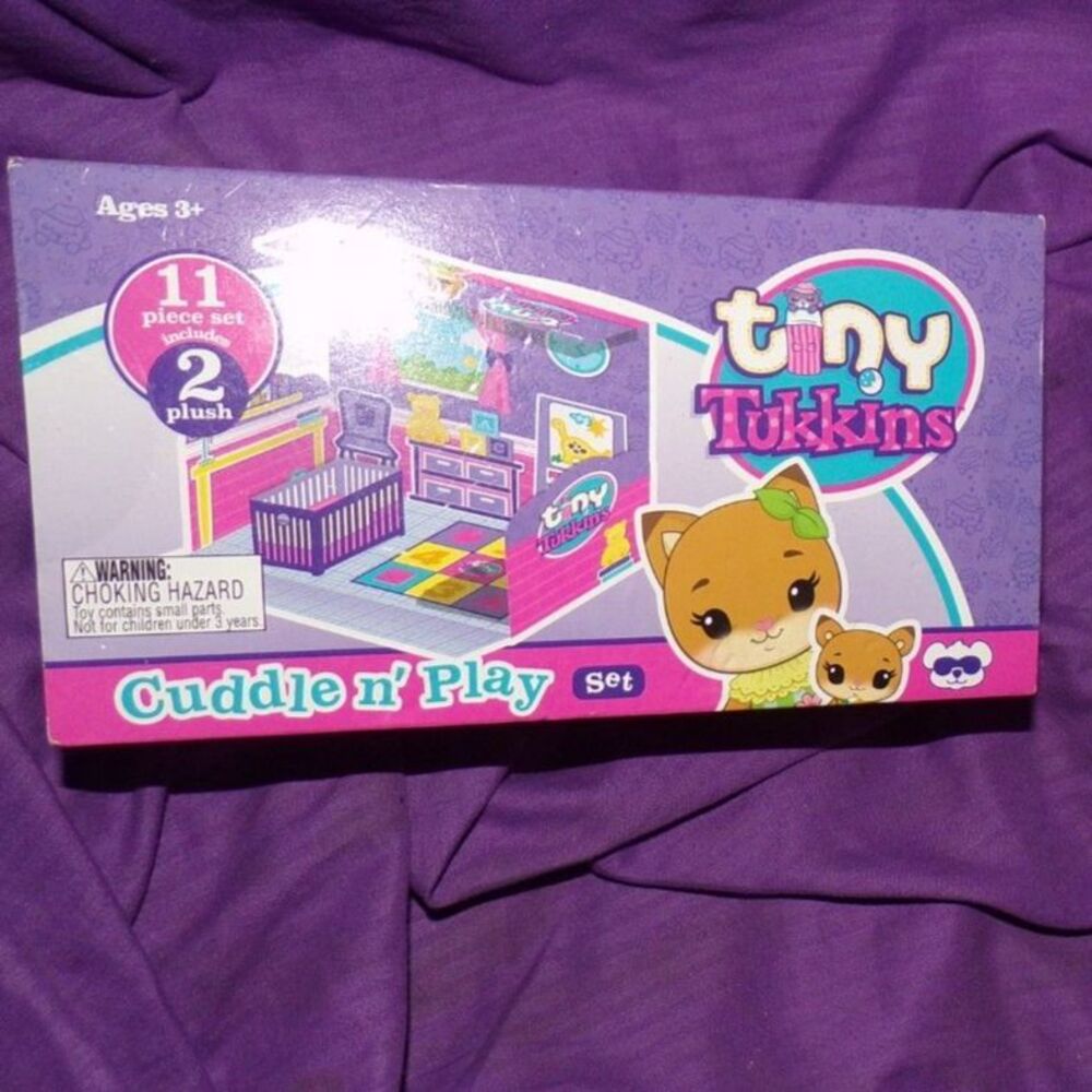 Tiny Tukkins cuddle n Play set 11 pieces mama baby fox sealed